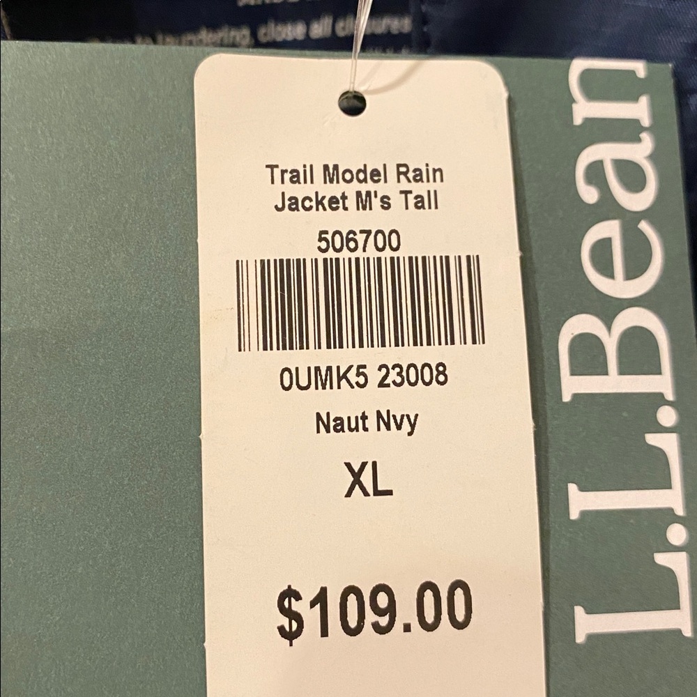 L.L. Bean Men's Navy Raincoat - Picture 5 of 5